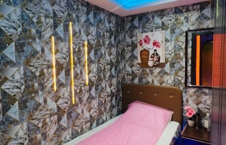 Hot Stone Massage Therapy at De Lavender Spa